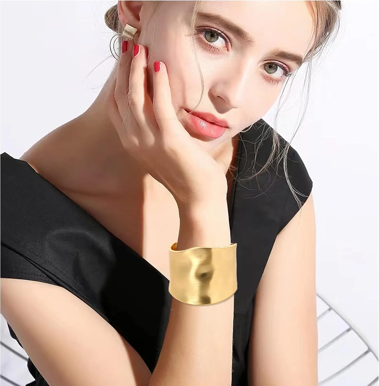 MOZAKA 1-3Pcs Gold Plated Bangle Bracelets for Women Open Hinged Bangle Bracelets Chunky Polished-Finish Wrist Cuff Wrap Bracelets Minimalist Twist-Grooved Wide Cuff Bracelet